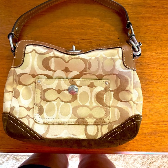 Coach Handbags - COACH 🌟Chelsea Optic Signature Satchel